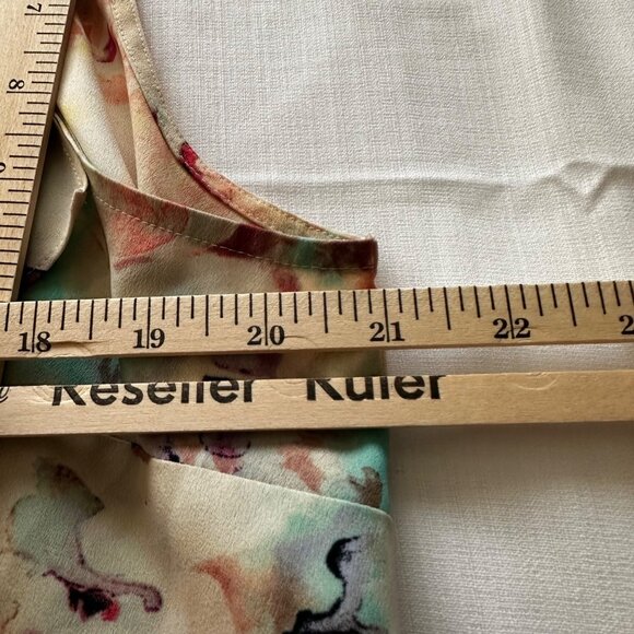 Colorful Sleeveless Blouse APT 9 Size XL Soft Fabric Watercolor Floral Pattern - Picture 3 of 7